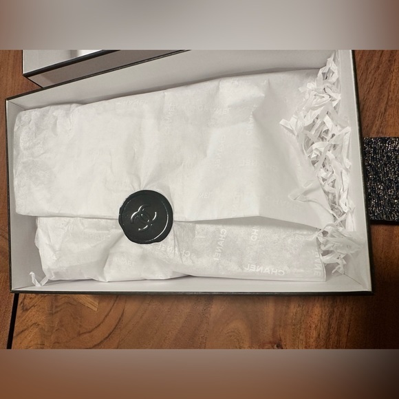 Chanel Gift Box - Picture 4 of 4